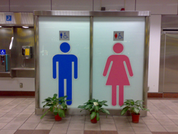 地下鉄駅のトイレのサイン